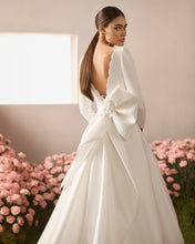Lade das Bild in den Galerie-Viewer, Rosa Clara Couture - Kollektion 2026 - Modell Rebeca
