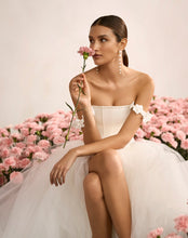 Lade das Bild in den Galerie-Viewer, Rosa Clara Couture - Kollektion 2026 - Modell Roble
