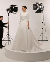 Lade das Bild in den Galerie-Viewer, Rosa Clara Couture - Kollektion 2027 - Modell Sidney
