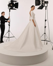 Lade das Bild in den Galerie-Viewer, Rosa Clara Couture - Kollektion 2027 - Modell Sidney
