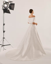 Lade das Bild in den Galerie-Viewer, Rosa Clara Couture - Kollektion 2027 - Modell Silene
