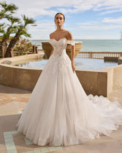 Lade das Bild in den Galerie-Viewer, Luna Novias - Kollektion 2027 - Modell Fineya
