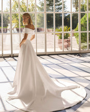 Lade das Bild in den Galerie-Viewer, Luna Novias - Kollektion 2027 - Modell Forbia
